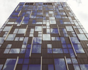 Paradise Papers: Apple Defends use of Tax Haven for Overseas Cash